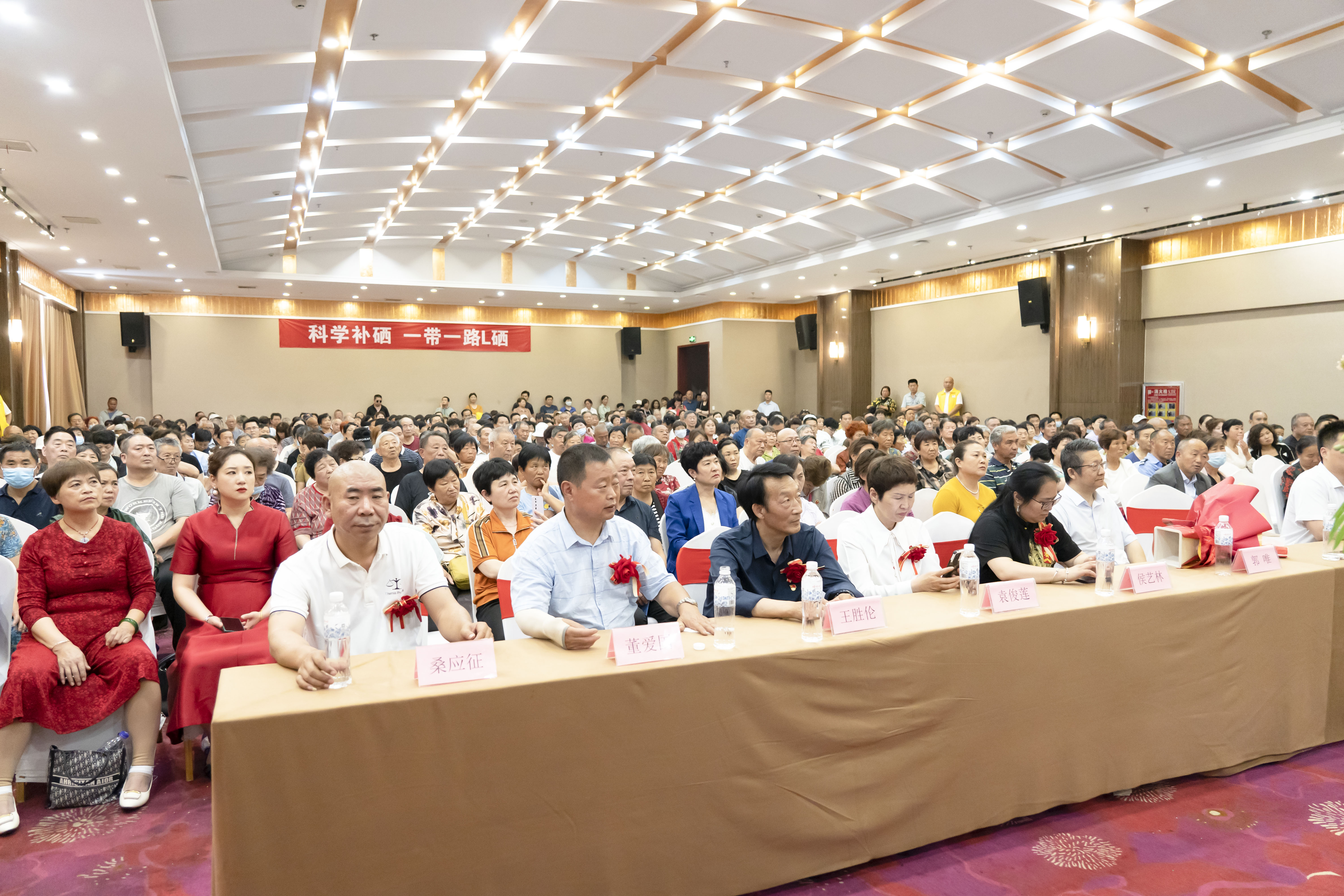 <strong>9999js��ɳ��Ʒ��(�й�)���޹�˾�������ж�| 5��17ȫ����������ʢ���˶�Բ�����£�</strong>