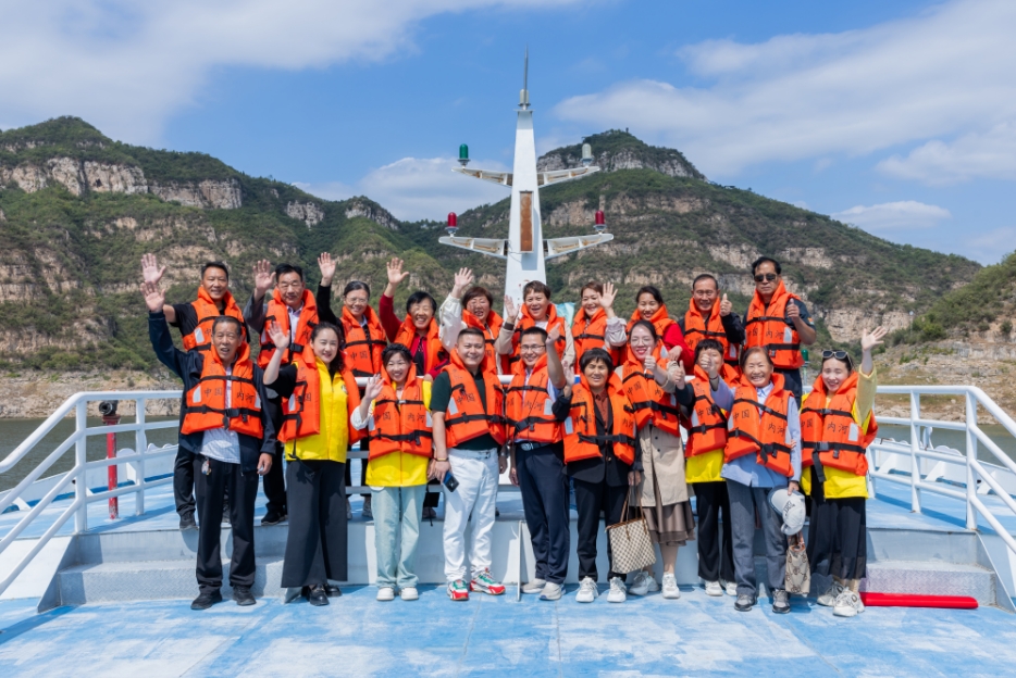 9999js��ɳ��Ʒ��(�й�)���޹�˾���L��������ʢ���ڻƺ���ϿԲ������